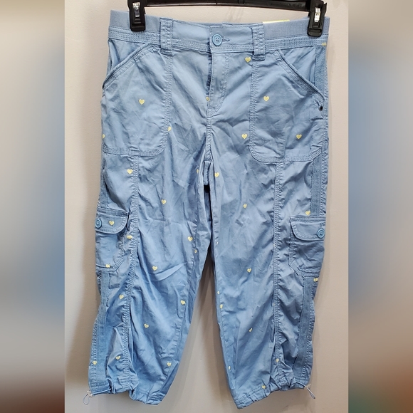 STYLE & CO LIGHT BLUE MID RISE CARGO CAPRIS WITH HEARTS.. - Picture 4 of 13